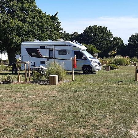 Camping Les Brillas Les Moutiers 外观 照片
