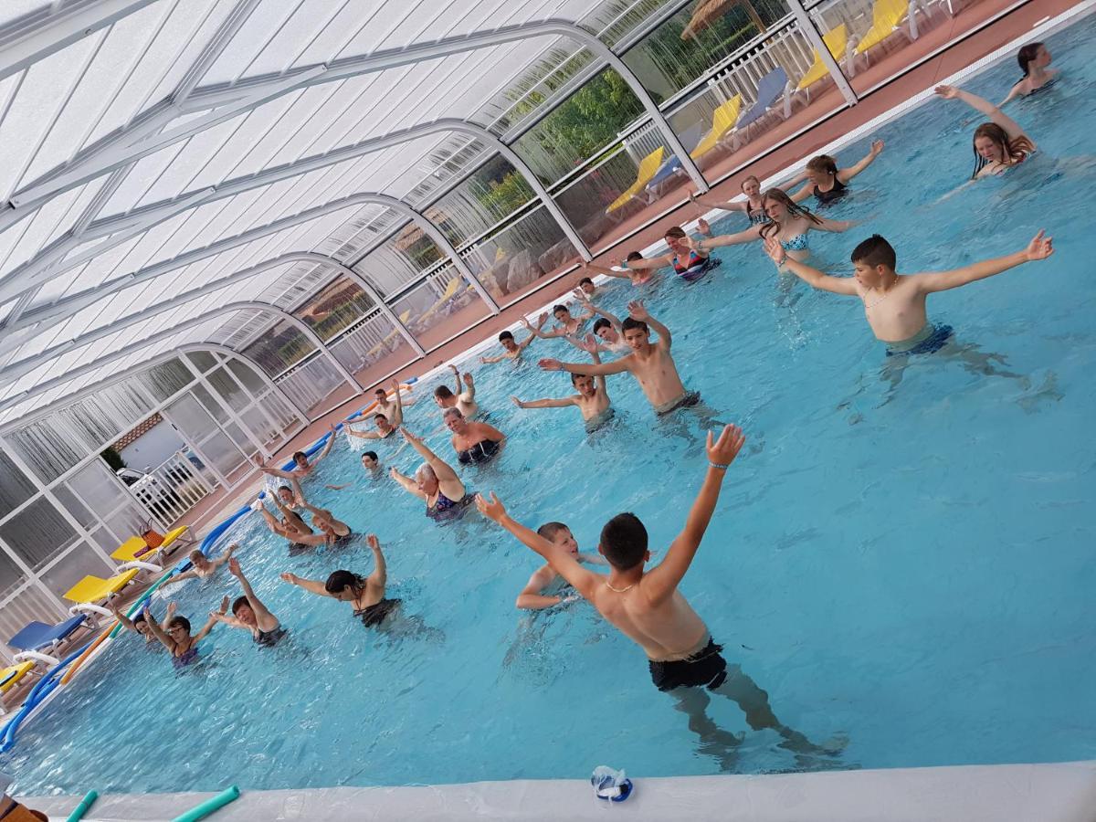 Camping Les Brillas Les Moutiers 外观 照片