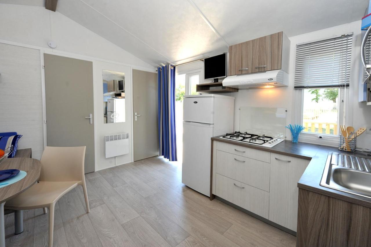 Camping Les Brillas Les Moutiers 外观 照片