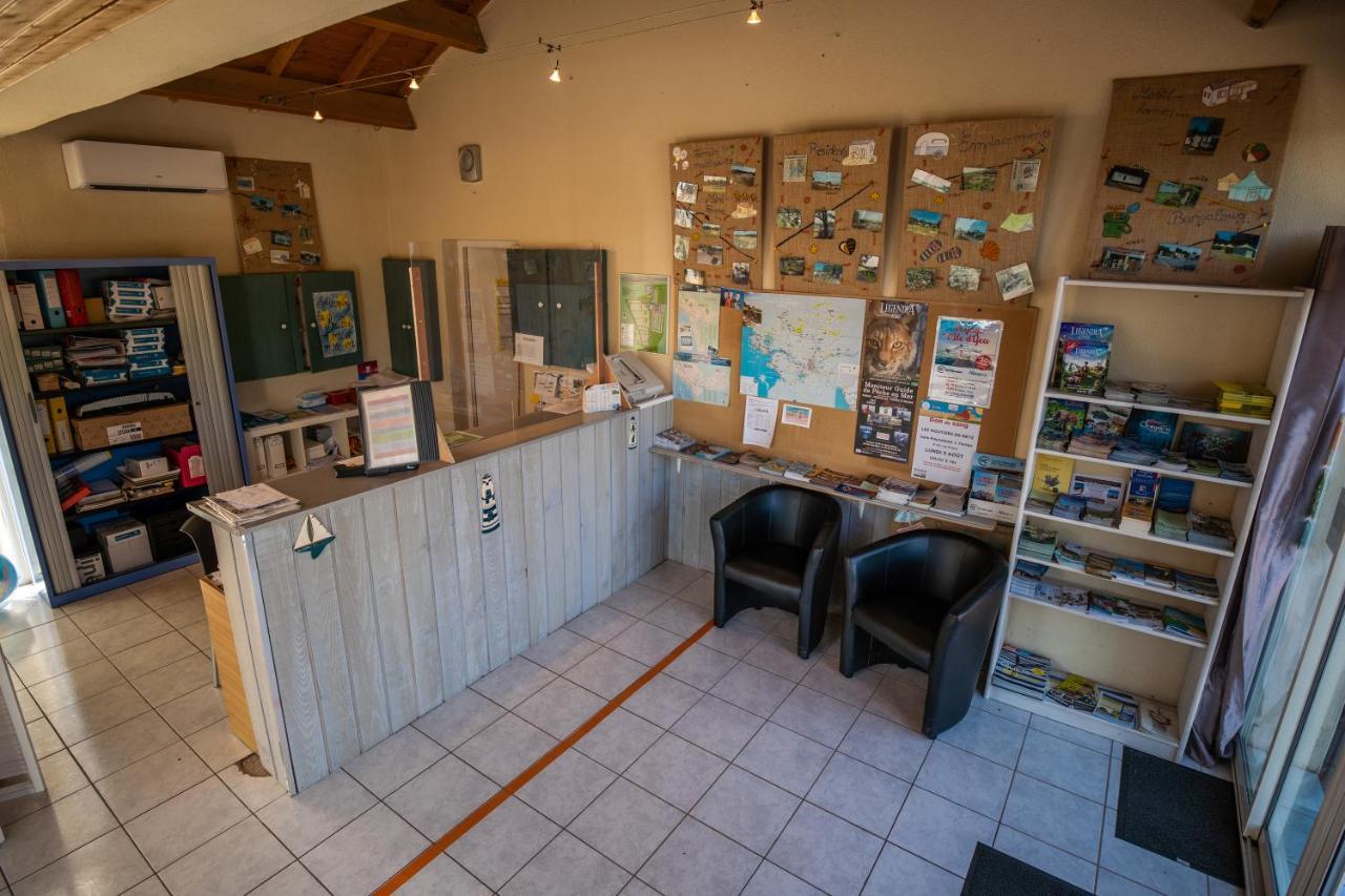 Camping Les Brillas Les Moutiers 外观 照片