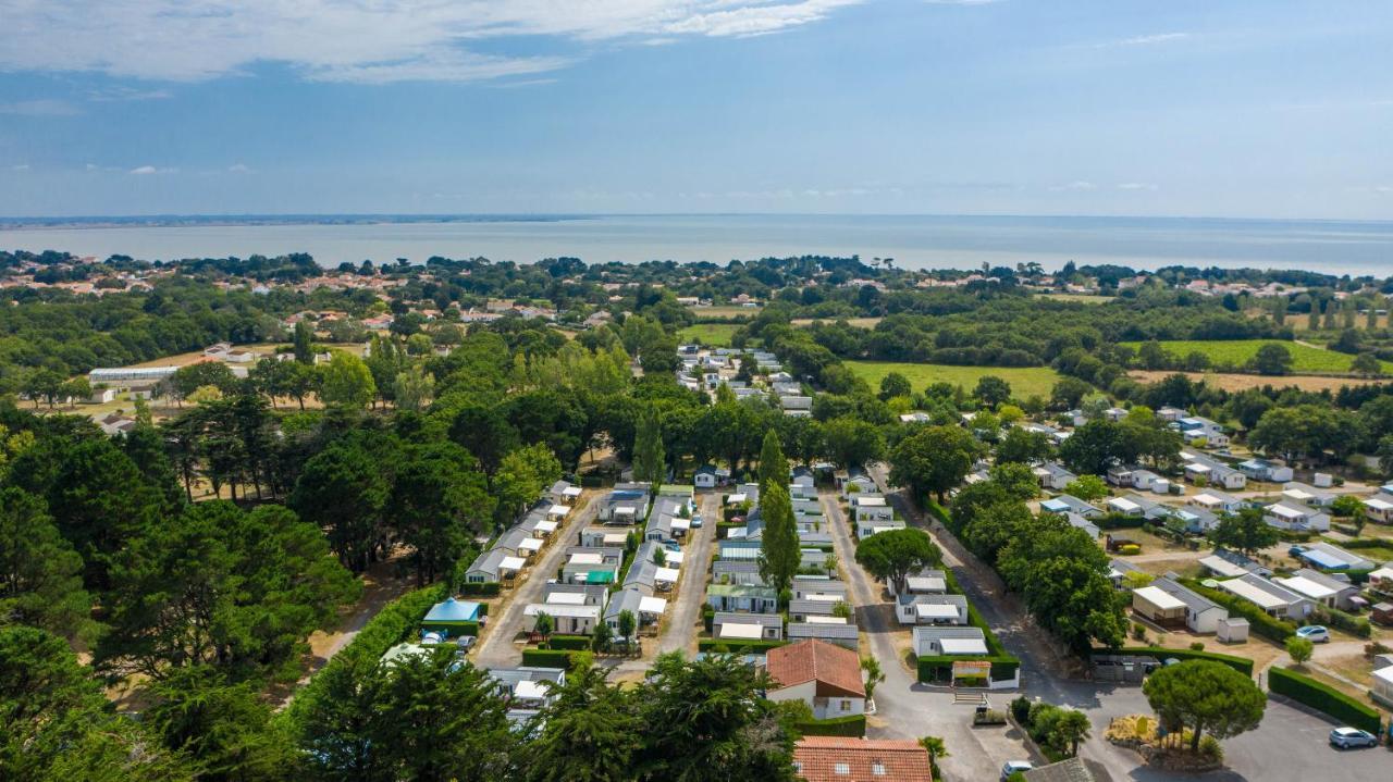 Camping Les Brillas Les Moutiers 外观 照片