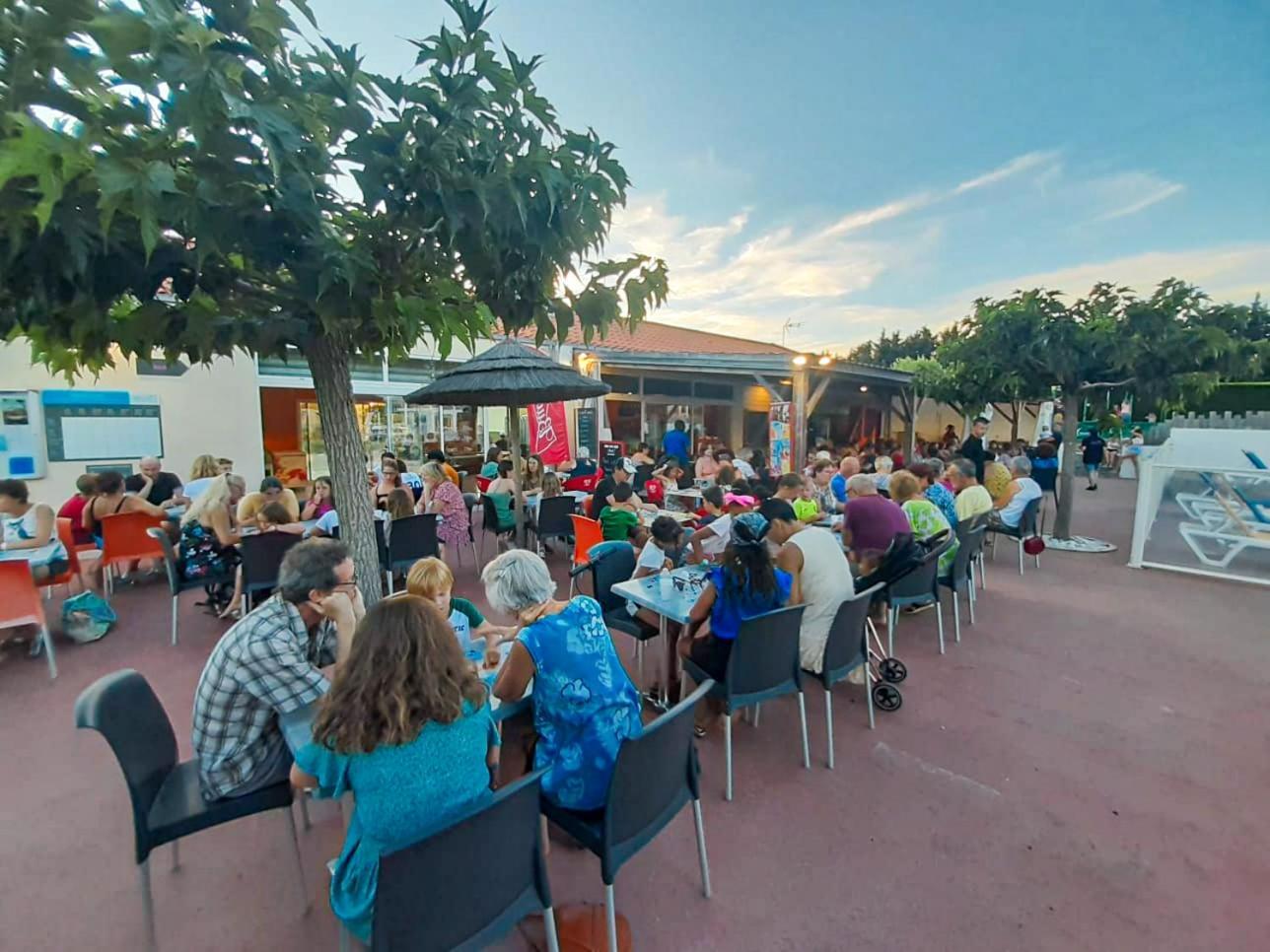 Camping Les Brillas Les Moutiers 外观 照片