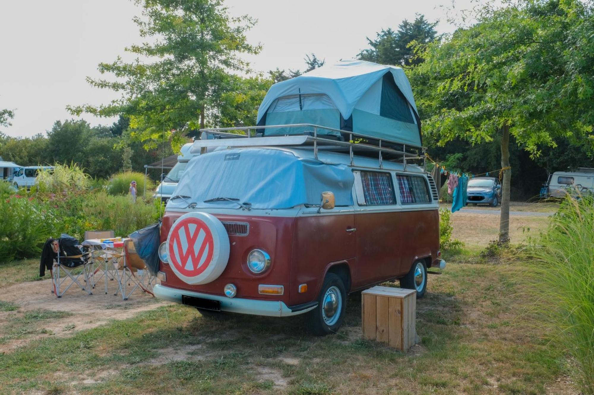 Camping Les Brillas Les Moutiers 外观 照片