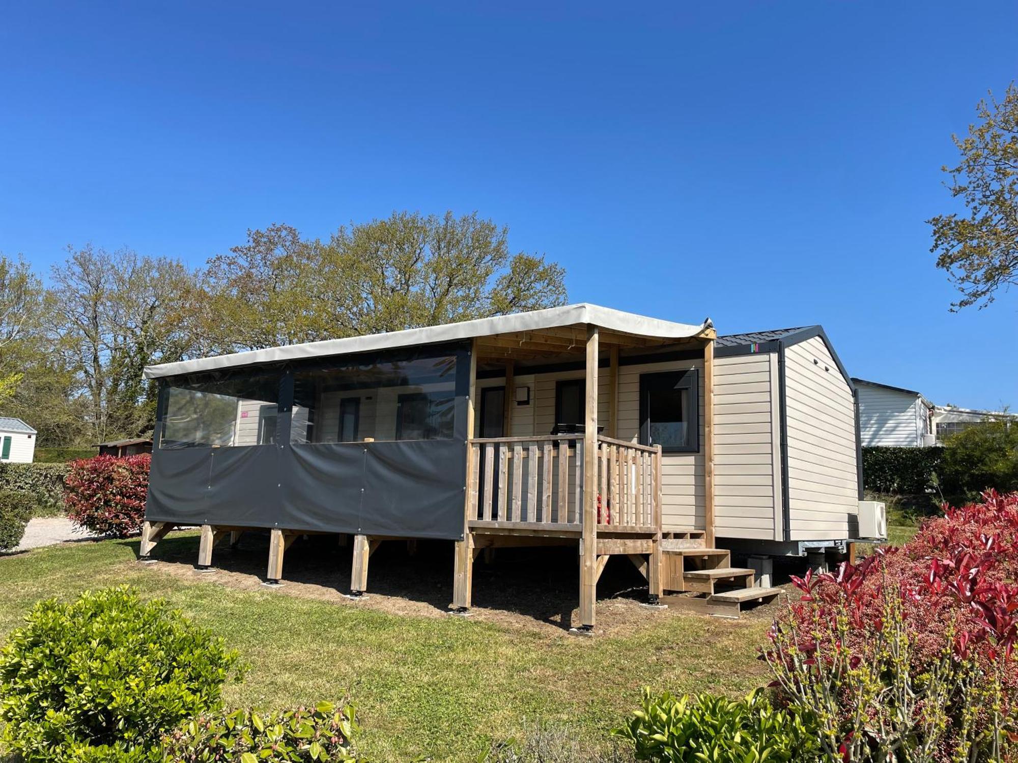 Camping Les Brillas Les Moutiers 外观 照片