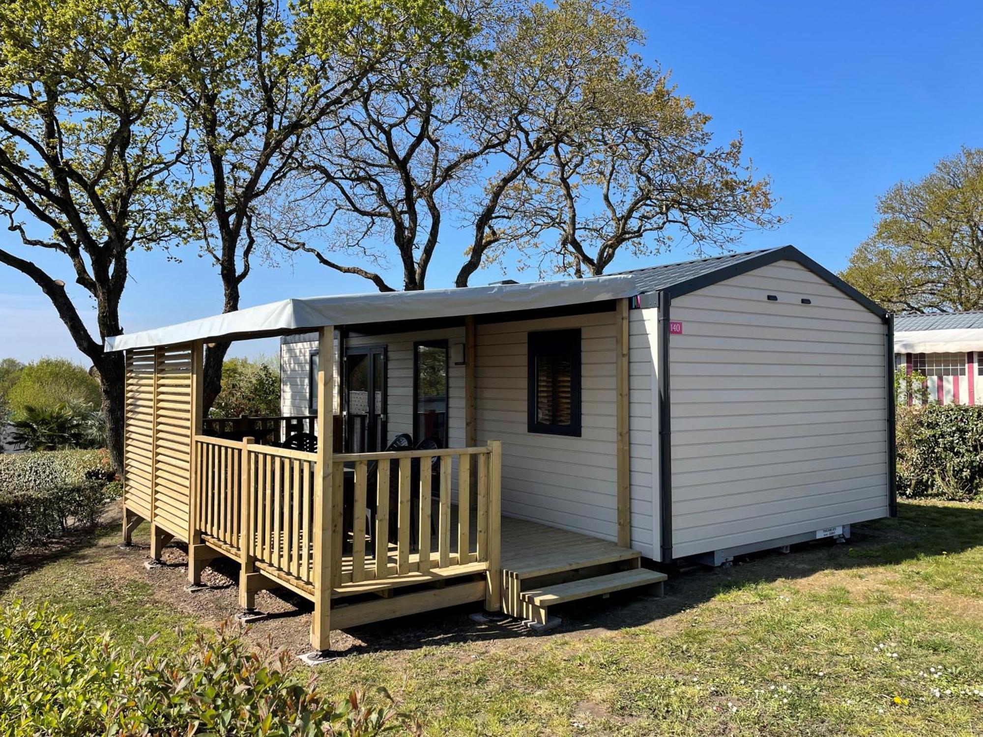Camping Les Brillas Les Moutiers 外观 照片