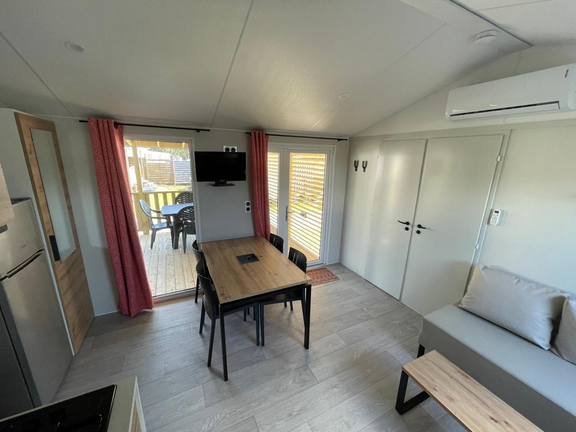Camping Les Brillas Les Moutiers 外观 照片
