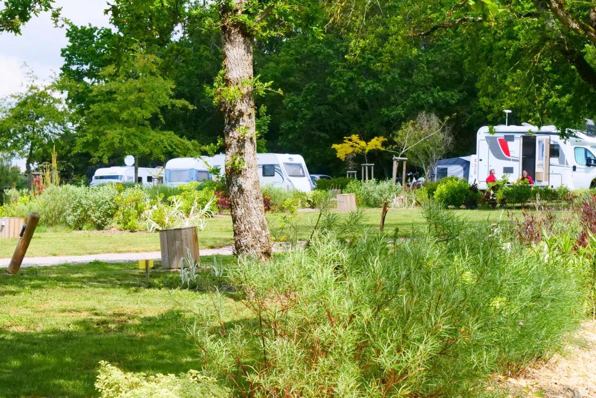 Camping Les Brillas Les Moutiers 外观 照片